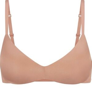SKIMS Wireless Form Push-Up Plunge Bra